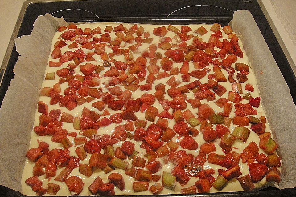 Rhabarberblechkuchen mit Streuseln Rhabarberblechkuchen mit Streuseln