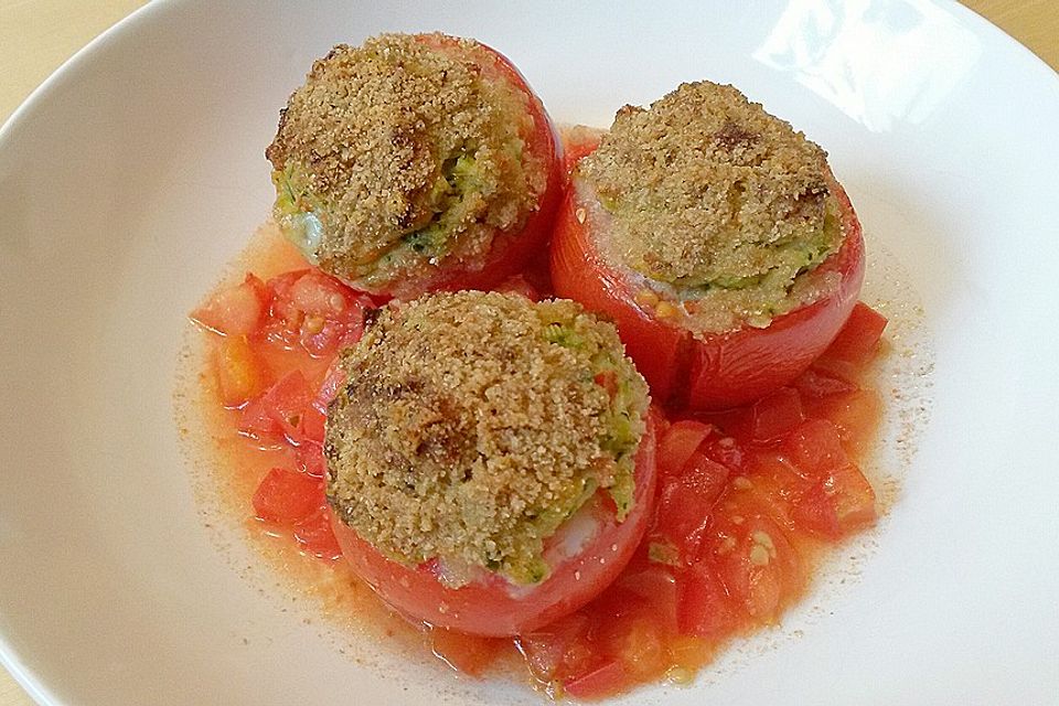 Tomaten mit cremiger Gorgonzolafüllung