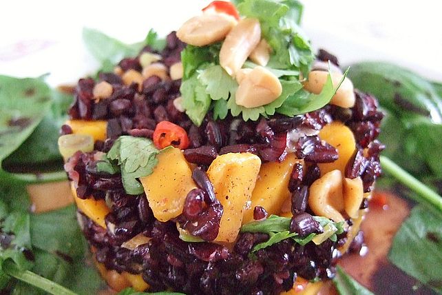 Black Rice Salat mit Mangos und Erdnüssen von Njammm| Chefkoch