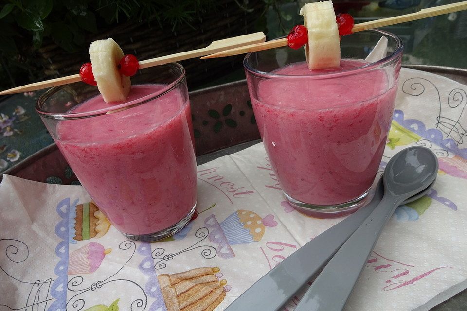 Roter Johannisbeer-Bananen-Smoothie