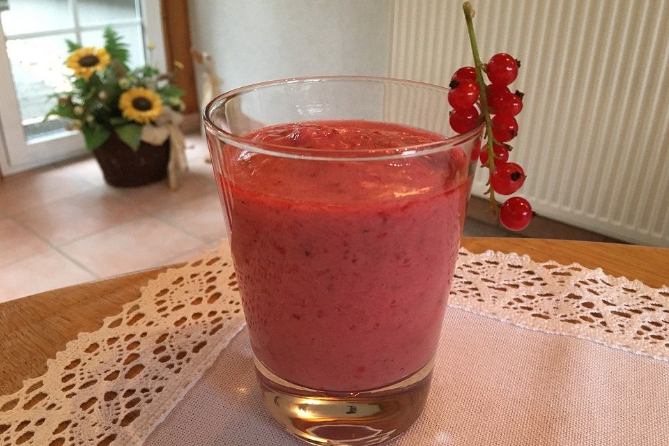 Roter Johannisbeer-Bananen-Smoothie