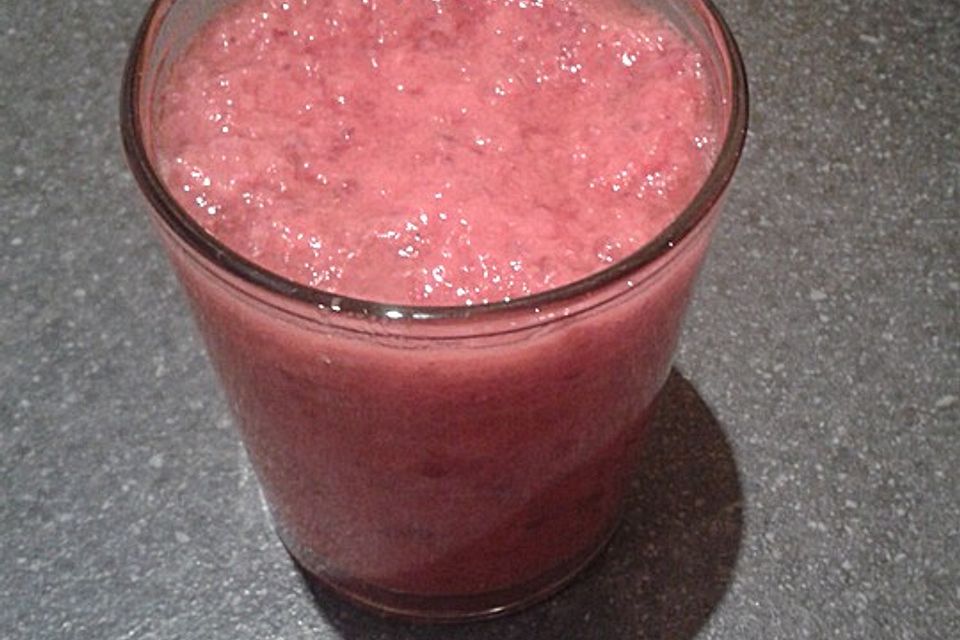 Roter Johannisbeer-Bananen-Smoothie