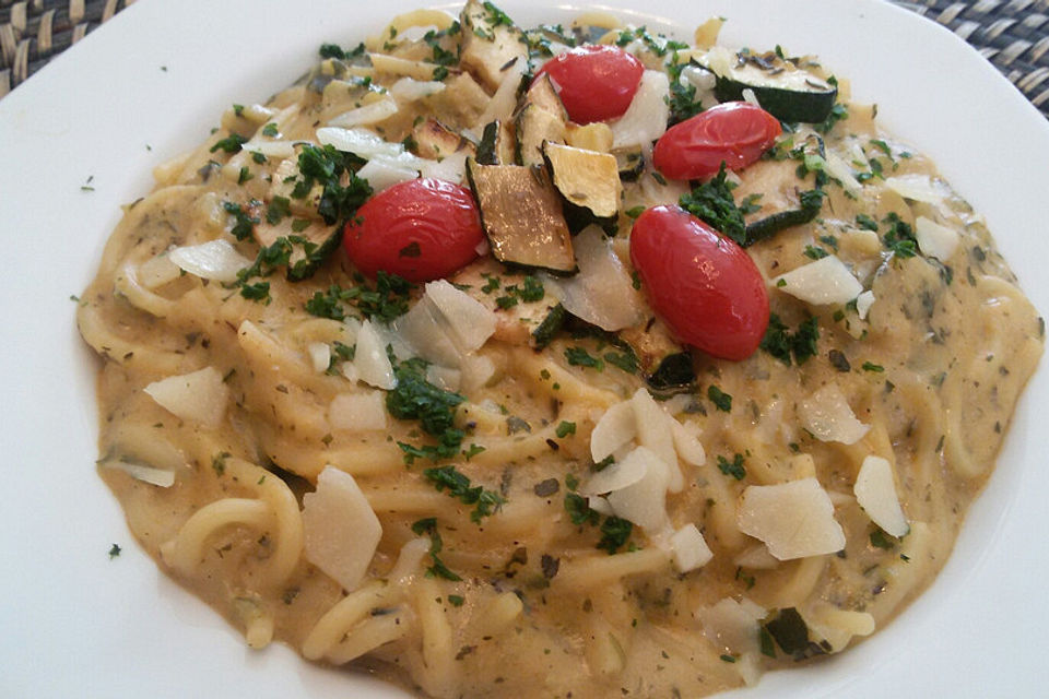 One Pot Pasta in Zucchinisoße