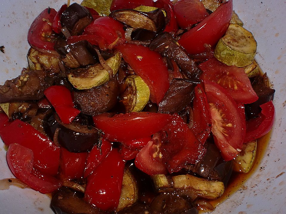 Mediterraner Tomatensalat - Kochen Gut | kochengut.de