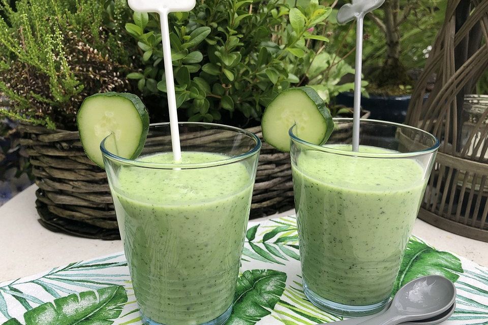 Gurken-Smoothie mit Banane und Rucola