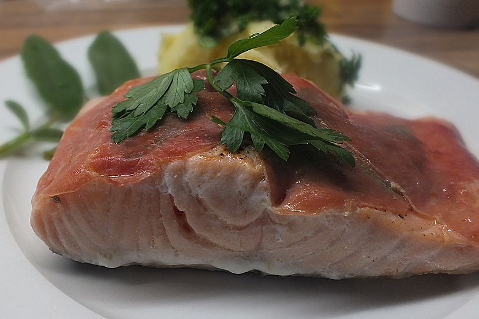 Saltimbocca vom Lachs mit Gremolata-Stampfkartoffeln