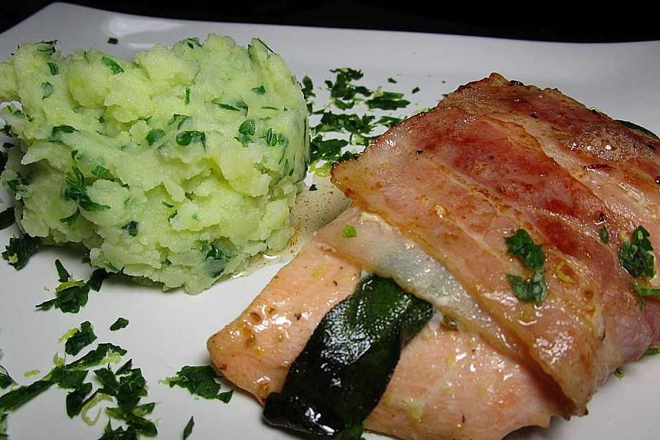 Saltimbocca vom Lachs mit Gremolata-Stampfkartoffeln