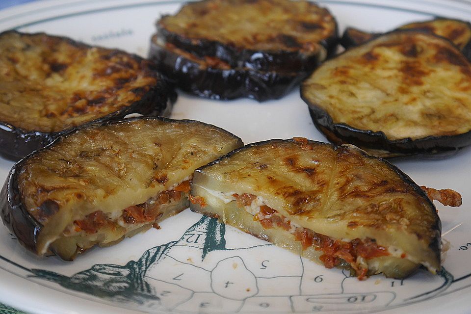 Auberginenpäckchen mit getrockneten Tomaten und Scamorza