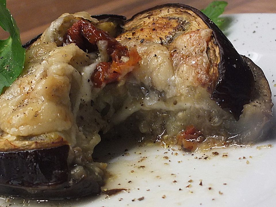 Auberginenpäckchen mit getrockneten Tomaten und Scamorza von noveli ...