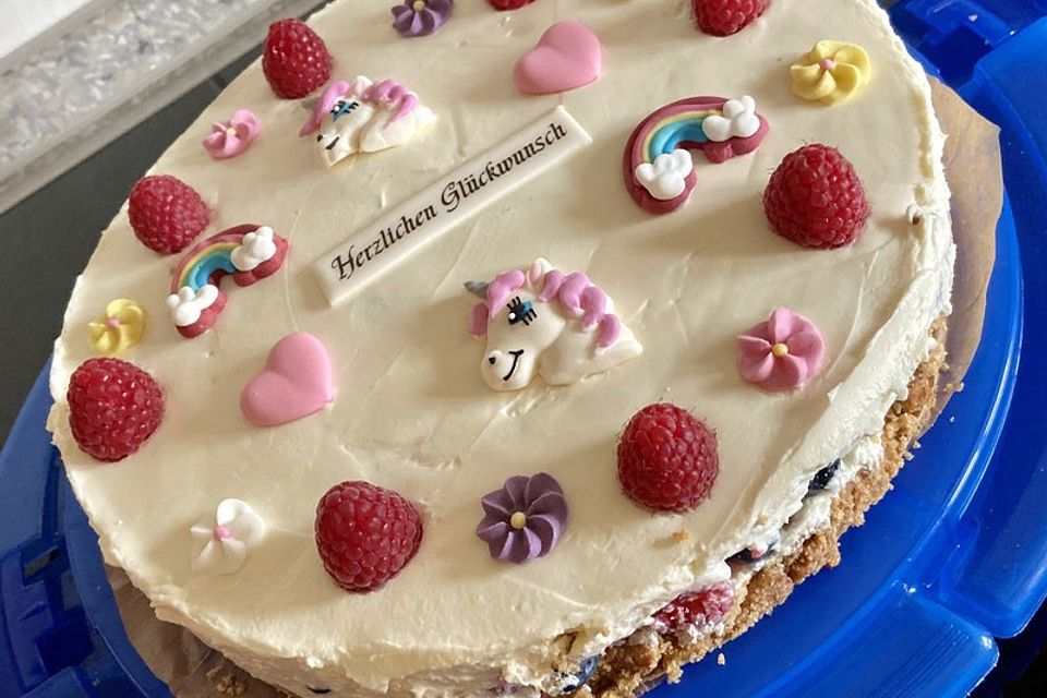 Käsekuchen mit Himbeeren und weißer Schokolade