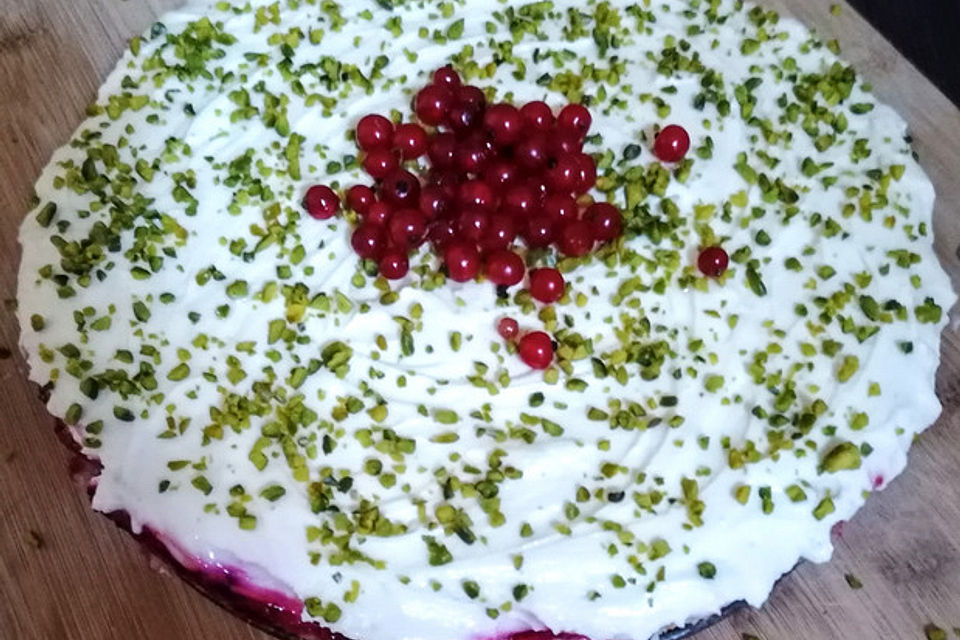 Käsekuchen mit Himbeeren und weißer Schokolade