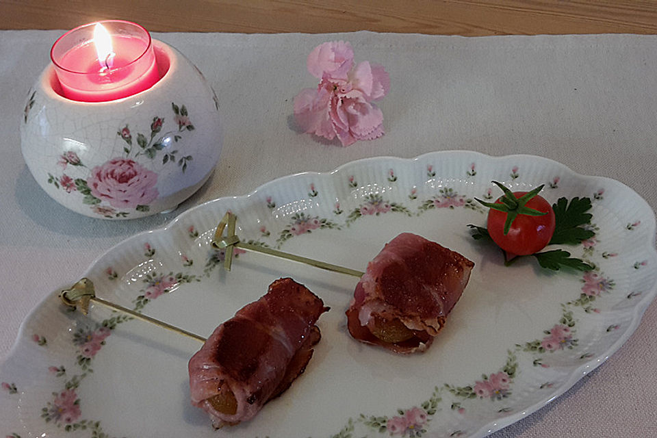 Aprikosen im Schwarzwälder Schinken-Mantel