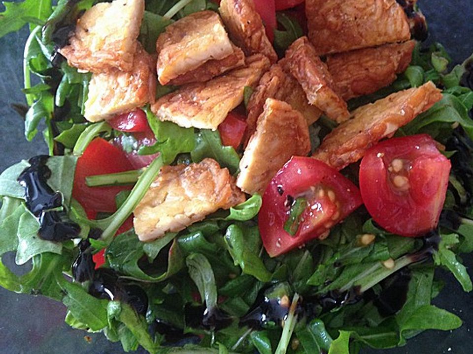 Tomaten Rucola Salat Mit Tempeh Topping Von Mamimimuma Chefkoch