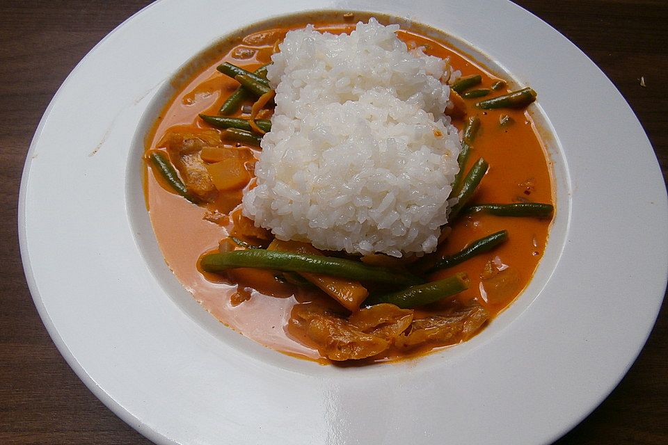 Seelachsfilet in Kokosmilch-Tomaten-Sauce