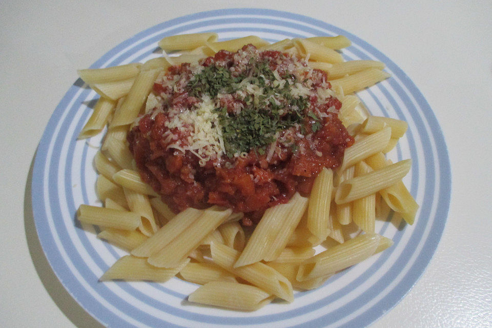 Pasta mit Tomaten-Süßkartoffel-Karotten-Sauce