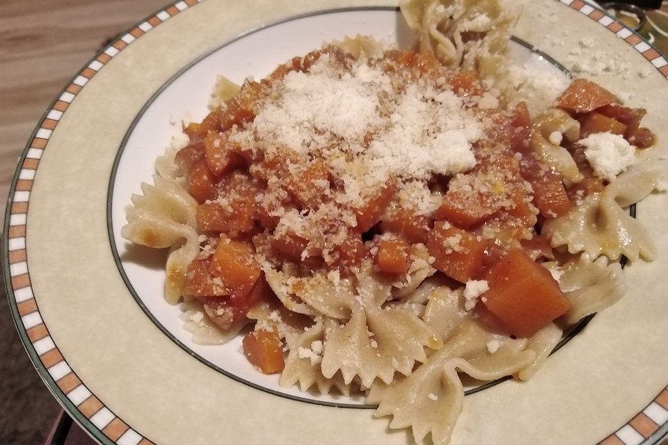 Pasta mit Tomaten-Süßkartoffel-Karotten-Sauce