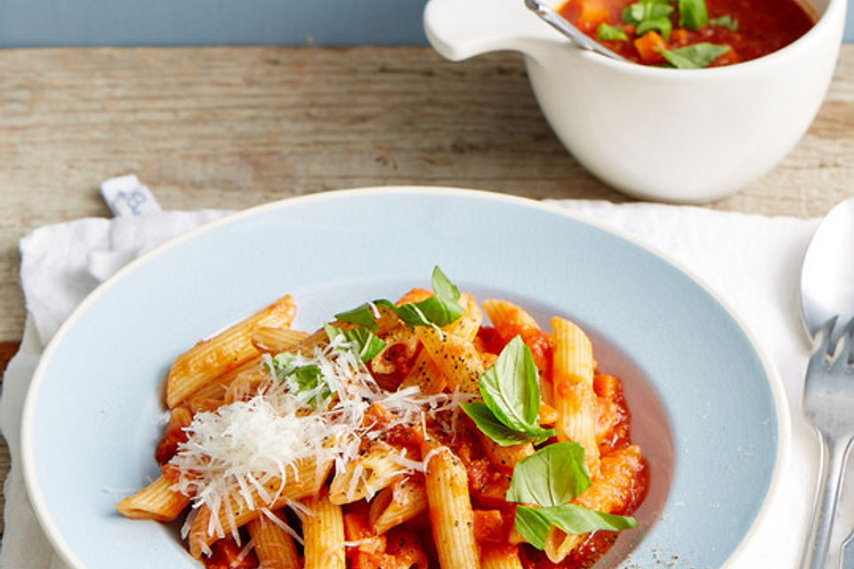 Pasta mit Tomaten-Süßkartoffel-Karotten-Sauce