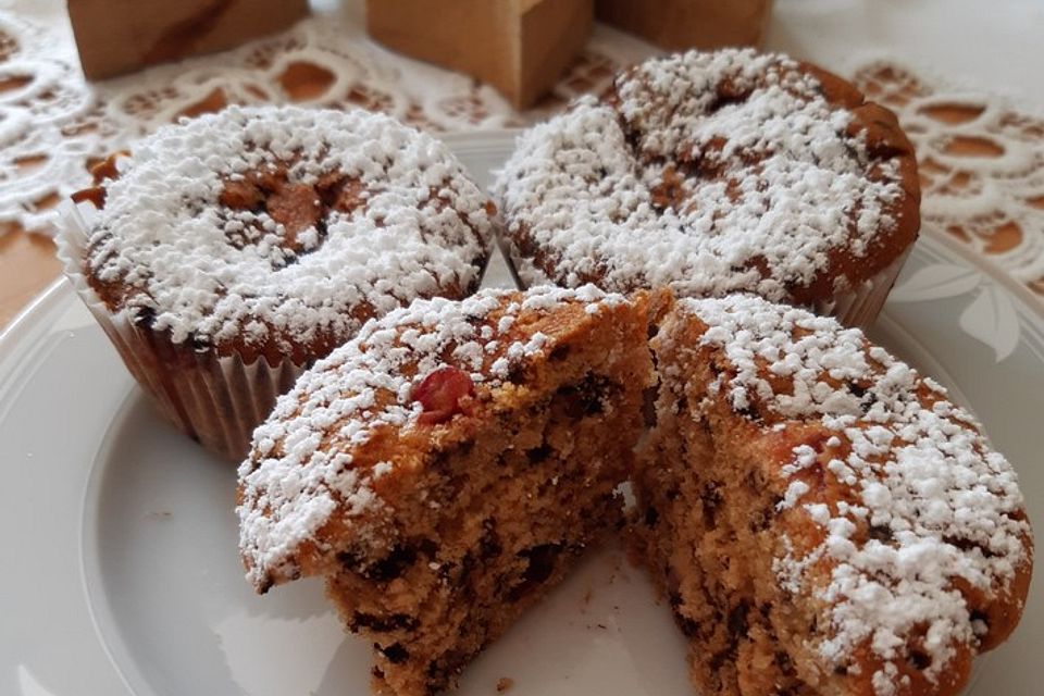 Vegane Muffins mit schwarzen Johannisbeeren