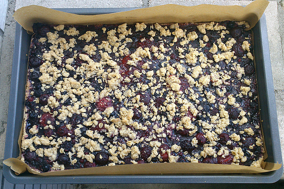 Beeren-Hafer-Streuselkuchen