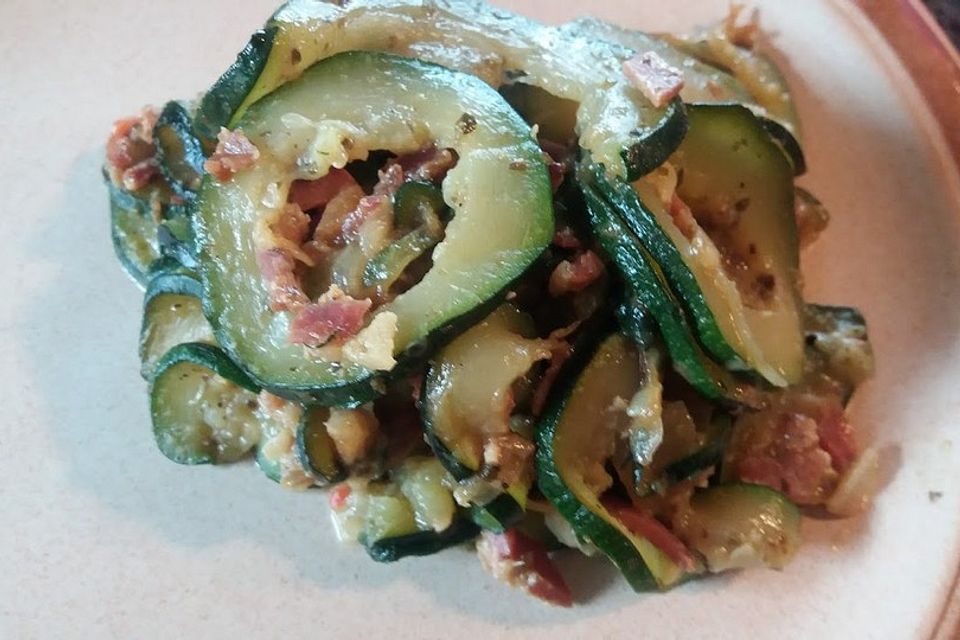 Gebratene Zucchini mit Speck