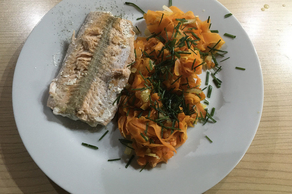 Gebratene Möhren mit Lachs