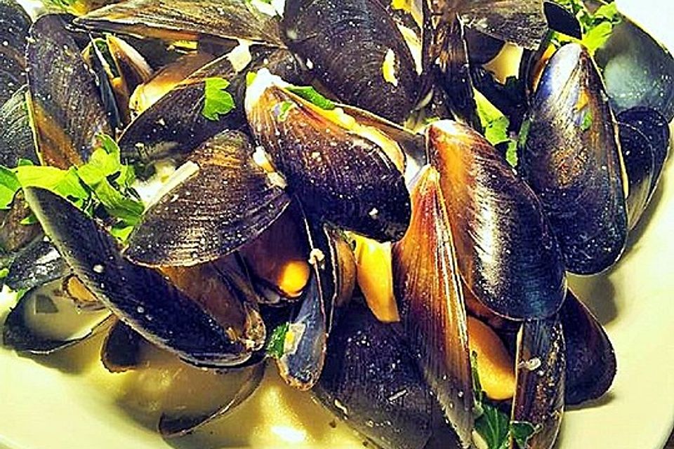 Moules marinière in Weißwein-Knoblauch-Sauce