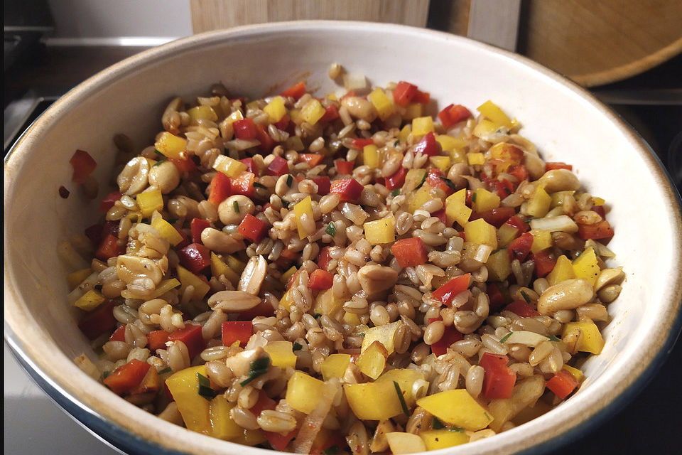 Nussiger Grünkernsalat mit Paprika