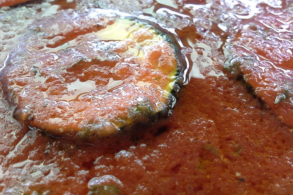 Zucchini in roher Tomatensauce