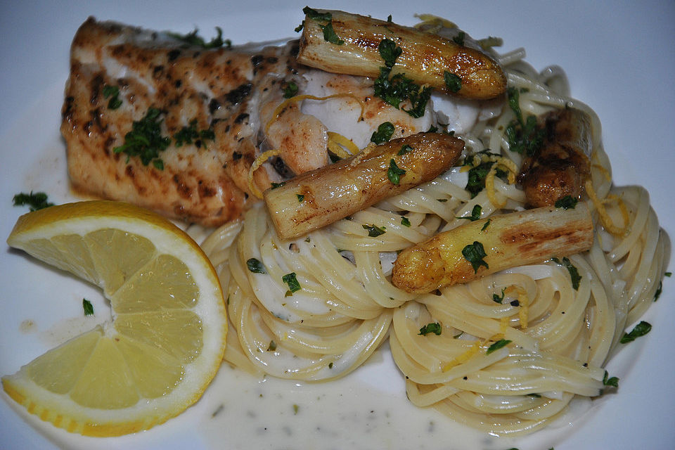 Spaghetti in Sahnesoße mit Spargel und Fischfilet