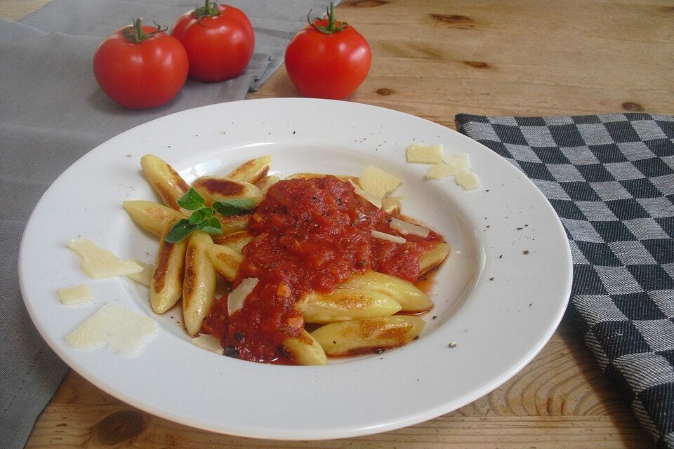 Schupfnudel mit Tomatensoße