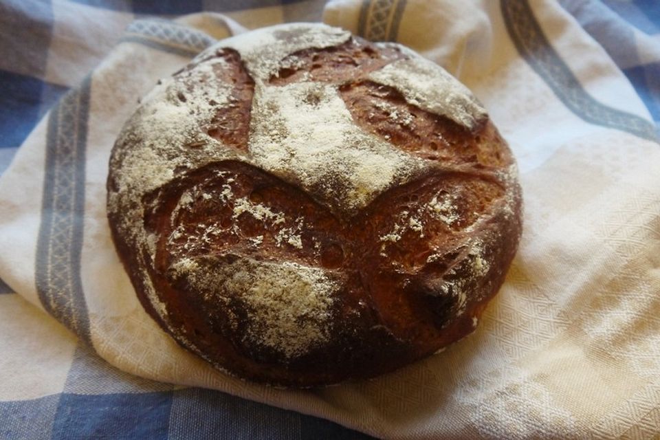 Roggen-Dinkel-Brot mit Sauerteig und Buttermilch