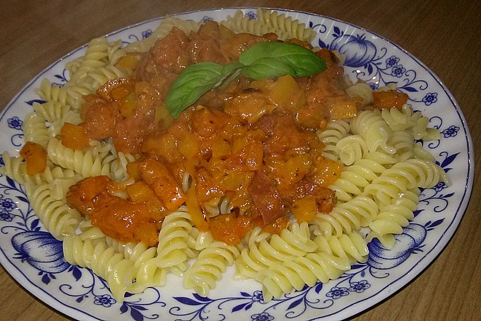 Pasta e salame mit Paprika-Honig Soße