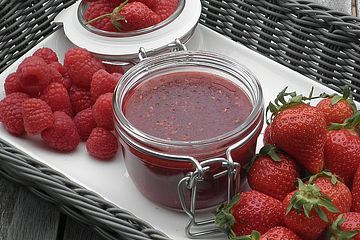 Erdbeer-Himbeer-Marmelade mit Vanille und Orange