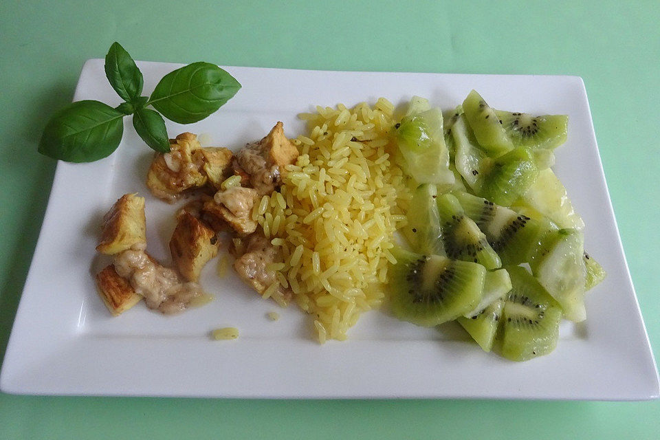 Soja-Hähnchen mit Gurken-Kiwi-Salat und Zitronenmayonnaise