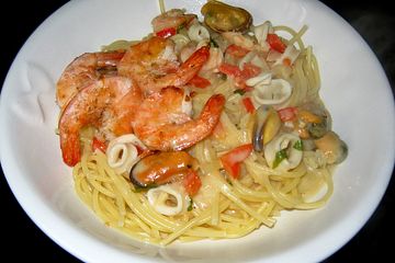 Meeresfruchte Mit Spaghetti Und Basilikumtomaten In Sahnesauce Von Kuchenlili Chefkoch