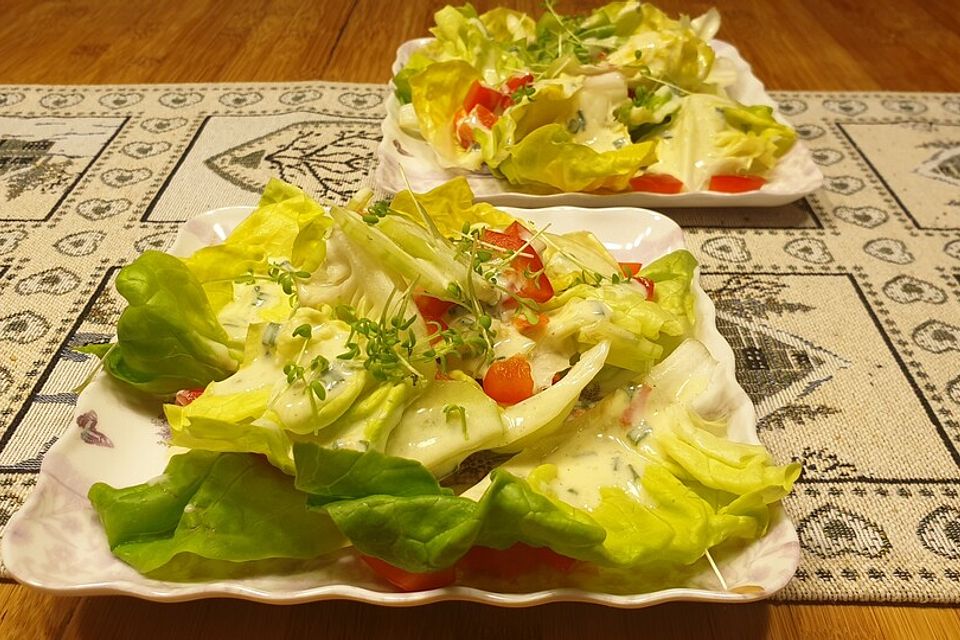 Kopfsalat in Kefir-Senf-Dressing