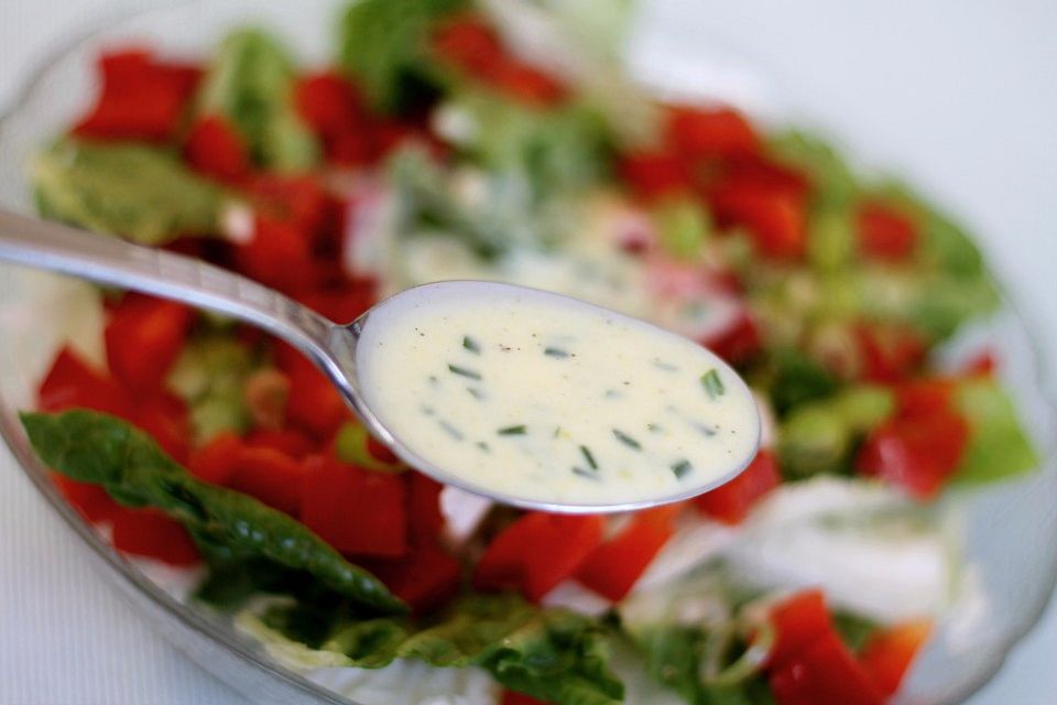 Kopfsalat in Kefir-Senf-Dressing