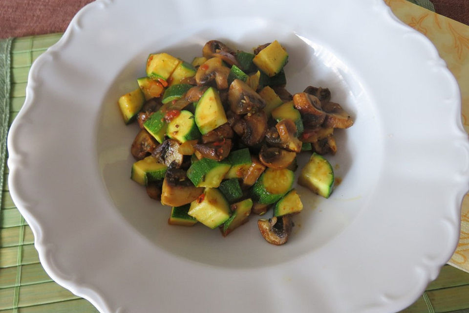 Zucchini-Champignons, mariniert