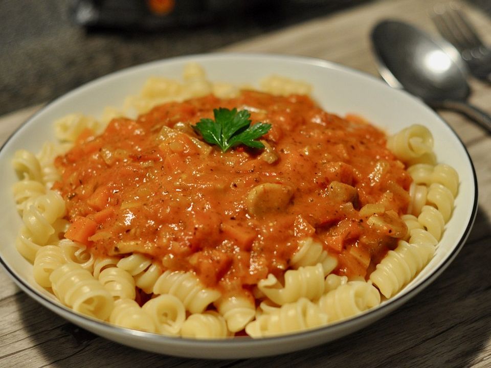Nudeln mit Tomaten-Zucchini-Möhren-Sauce von Sailor_Tina | Chefkoch