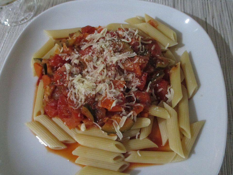 Nudeln mit Tomaten-Zucchini-Möhren-Sauce von Sailor_Tina| Chefkoch