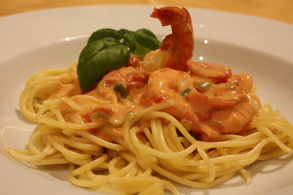 Linguine mit Garnelen in Knoblauch-Chili-Sauce