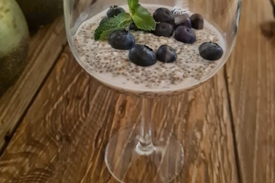 Chiapudding mit Heidelbeeren