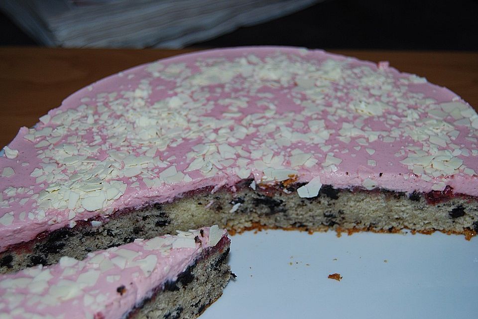 Oreo-Erdbeer-Cremekuchen