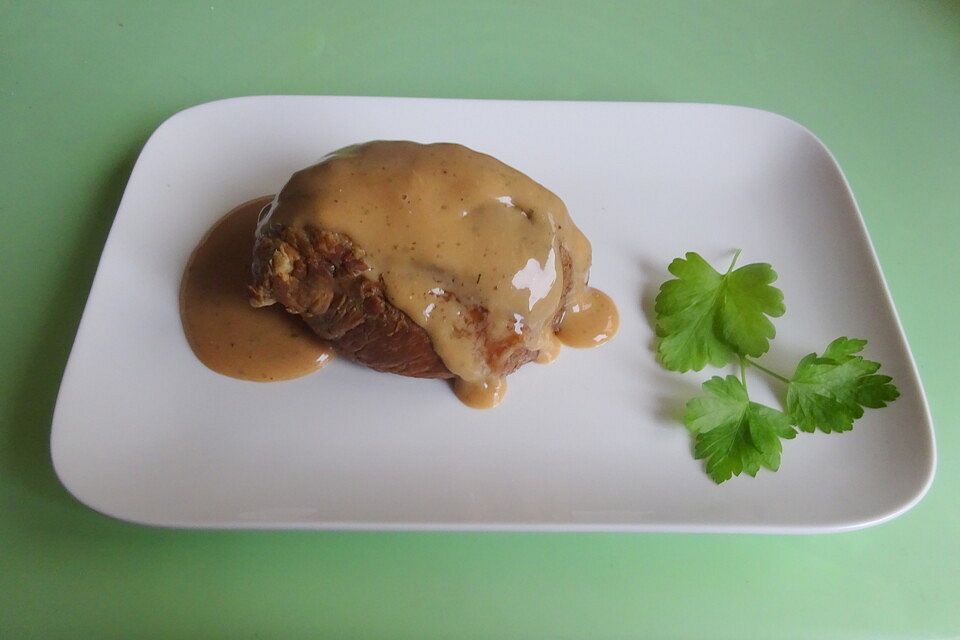 Rinderbraten mit Zwiebel - Sahne - Soße