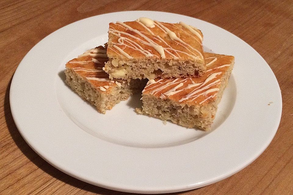 Bananen-Blondies mit Macadamianüssen