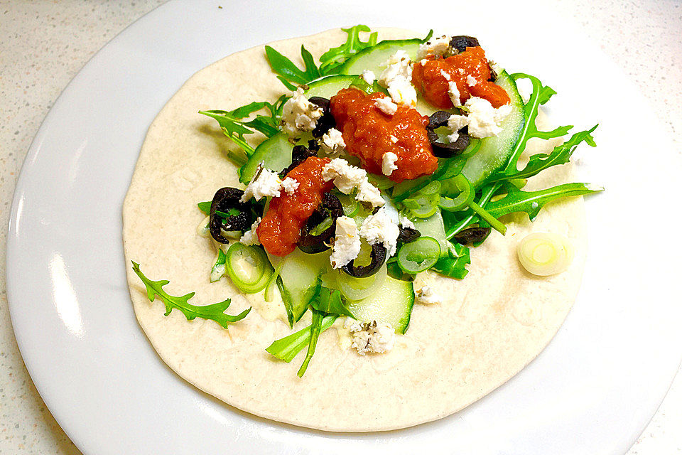 Wraps mit Tomaten-Oliven-Schafskäse-Füllung