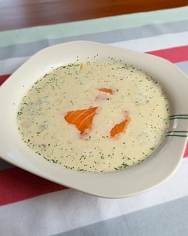 Gurken-Sahne-Suppe mit Lachs