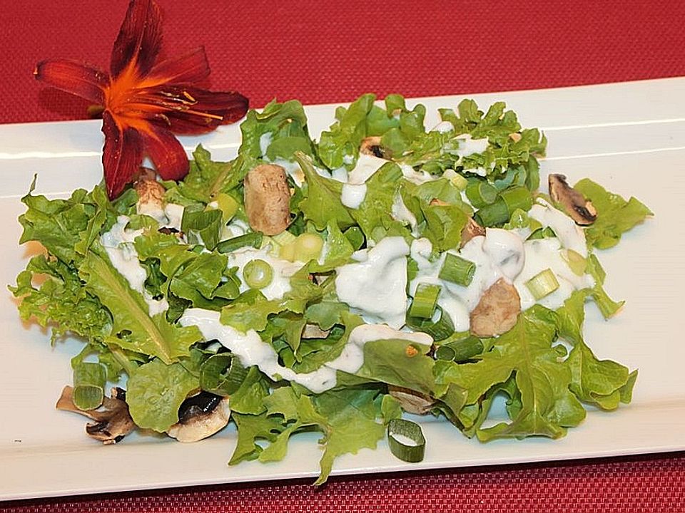 Eichblattsalat mit Champignons und Dickmilchdressing von patty89| Chefkoch