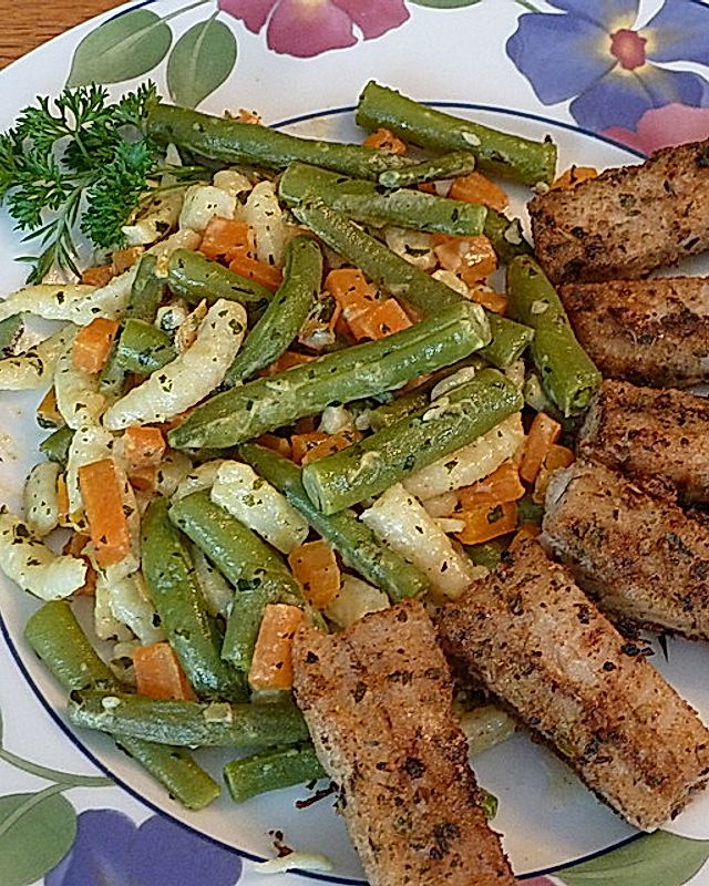 Fischsticks mit Karotten-Bohnen-Spätzle