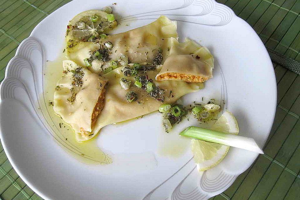 Gemüse-Ravioli mit zerlassener Thymianbutter